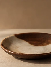 Shallow ceramic plate